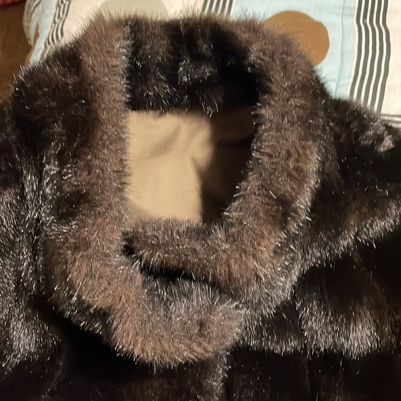 Vintage Fur Coat by Dobrosky and peribinder - Picture 5 of 8